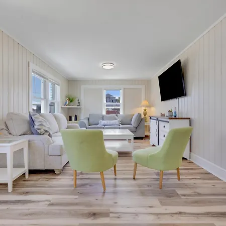 200Ft To Beach! North Myrtle Beach First Level Duplex Home, Pet Friendly!